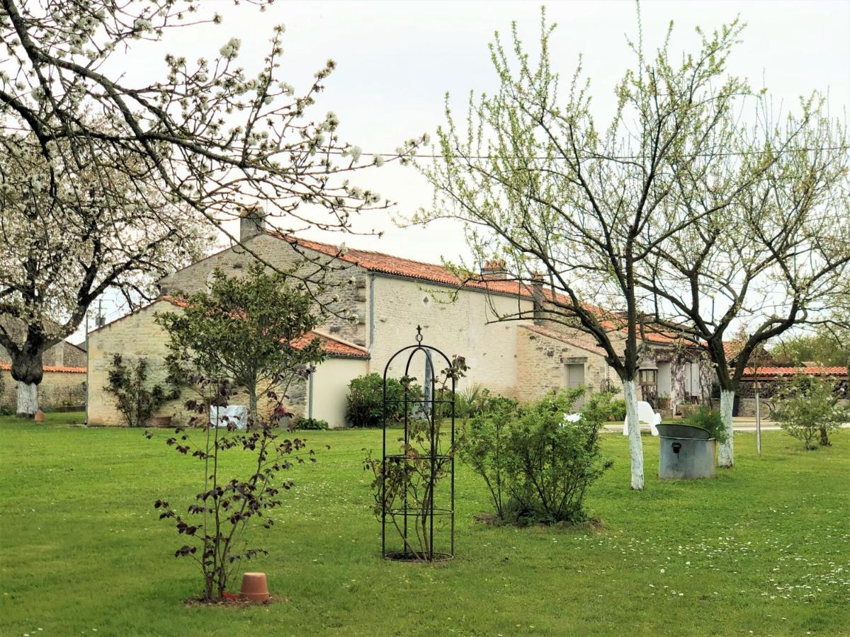 Du Cote De L'Ombriere Bed & Breakfast Geay  Exterior photo