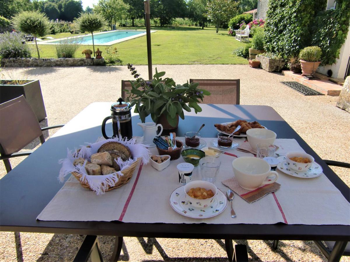 Du Cote De L'Ombriere Bed & Breakfast Geay  Exterior photo